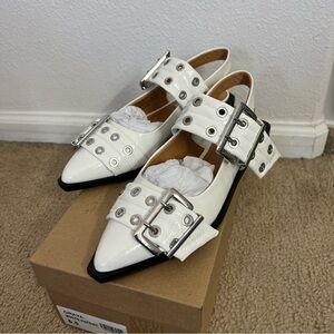STEVE MADDEN Graya White Flats